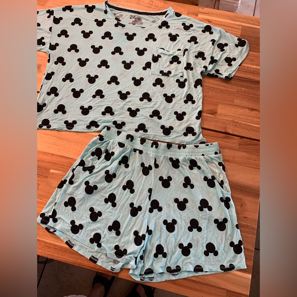 Disney Mickey Mouse 2 Piece Pajama Short Set| Women’s size L